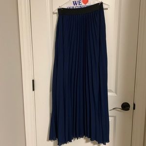 •Le Lis collection• pleated maxi skirt